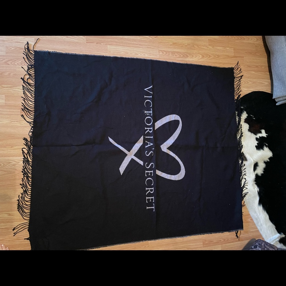 Victoria's Secret Limited Edition Black Pink Heart Blanket Throw